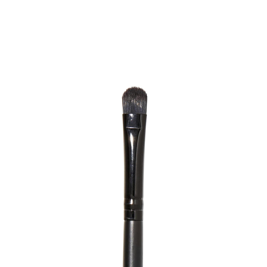 e.l.f. Concealer Brush. Flat Makeup Brush For Concealing Imperfections. Vegan & Cruelty-Free