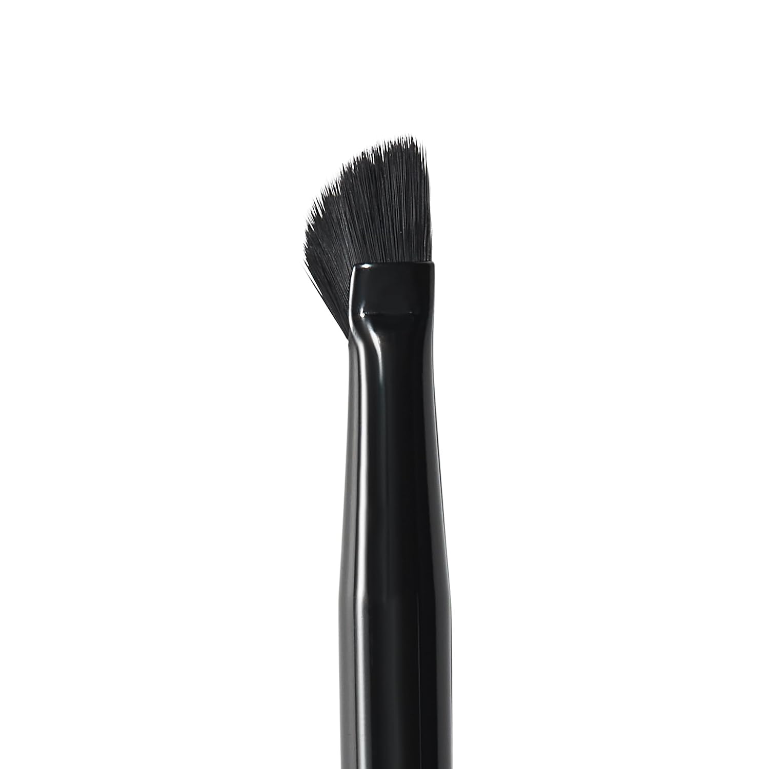 e.l.f. Wing It Liner Brush. Curved Eyeliner Brush For Creating a Precise Winged Look. Made With Synthetic Bristles. Vegan & Cruelty-Free